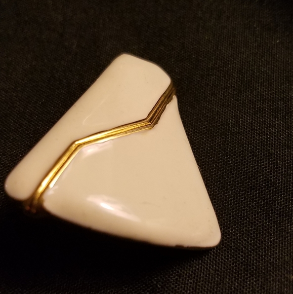 (Sold) Monet Vintage Signed Geometric Clip On Earrings - Picture 2 of 5